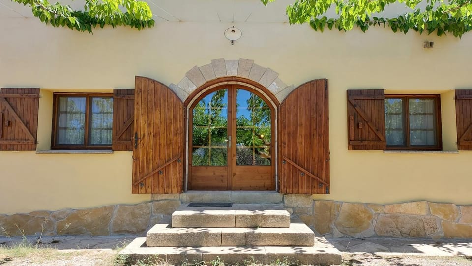 Facade/entrance, Day, acessibility