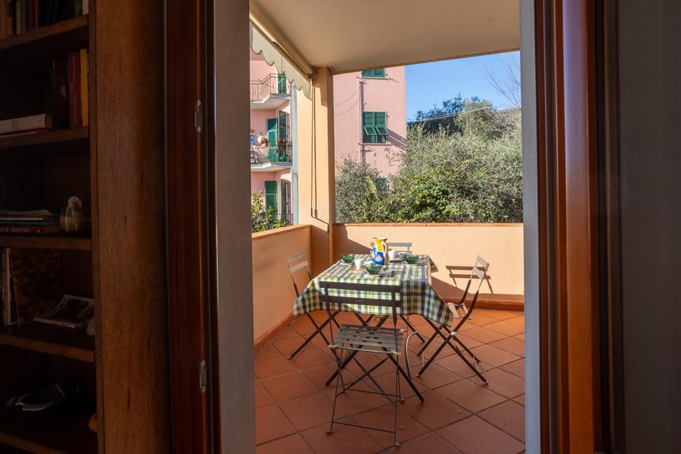 View (from property/room), Balcony/Terrace, Dining area