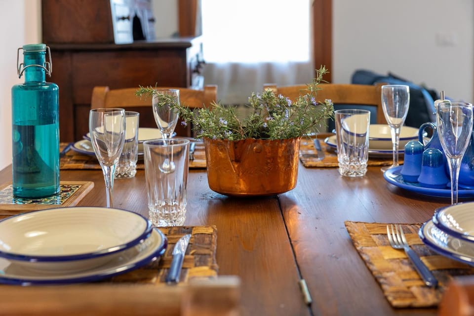 Food and drinks, Dining area, Food