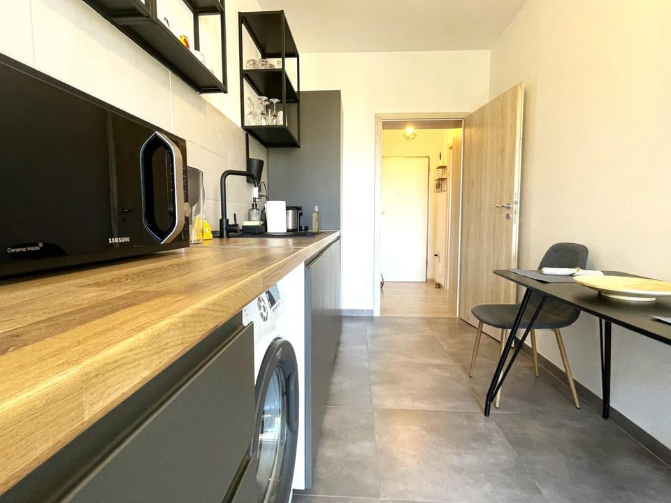 Kitchen or kitchenette, Dining area, dishwasher, minibar, pet friendly, stove