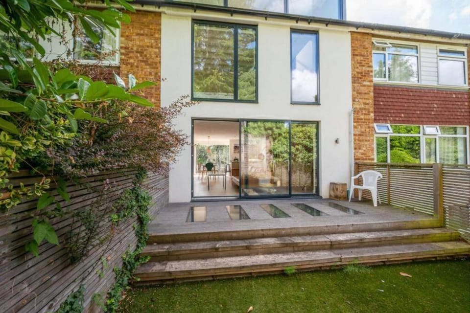 Property building, Patio, Garden, Garden, Balcony/Terrace, Garden view