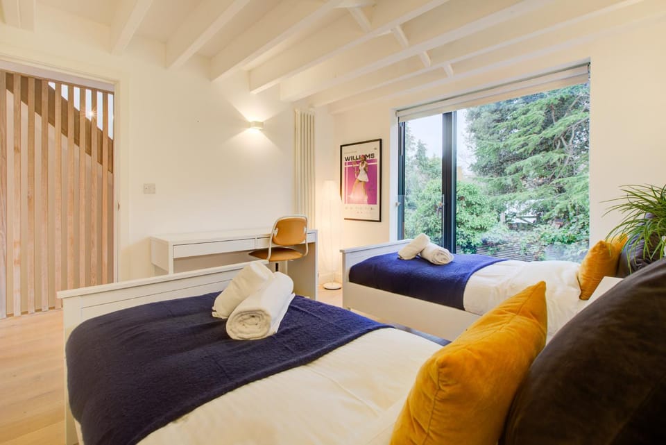 Bed, View (from property/room), Bedroom, towels