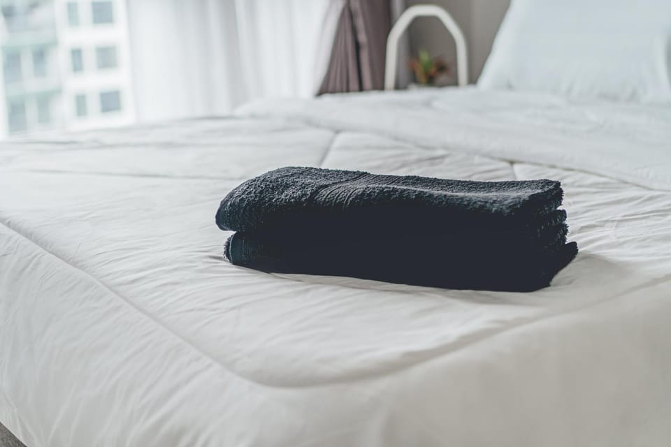 Bed, Bedroom, towels