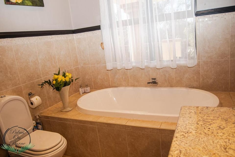 Palms On Byrne 5 Bed 6 bath 10 sleeper Tuscan Villa and Jacuzzi House in Umhlanga