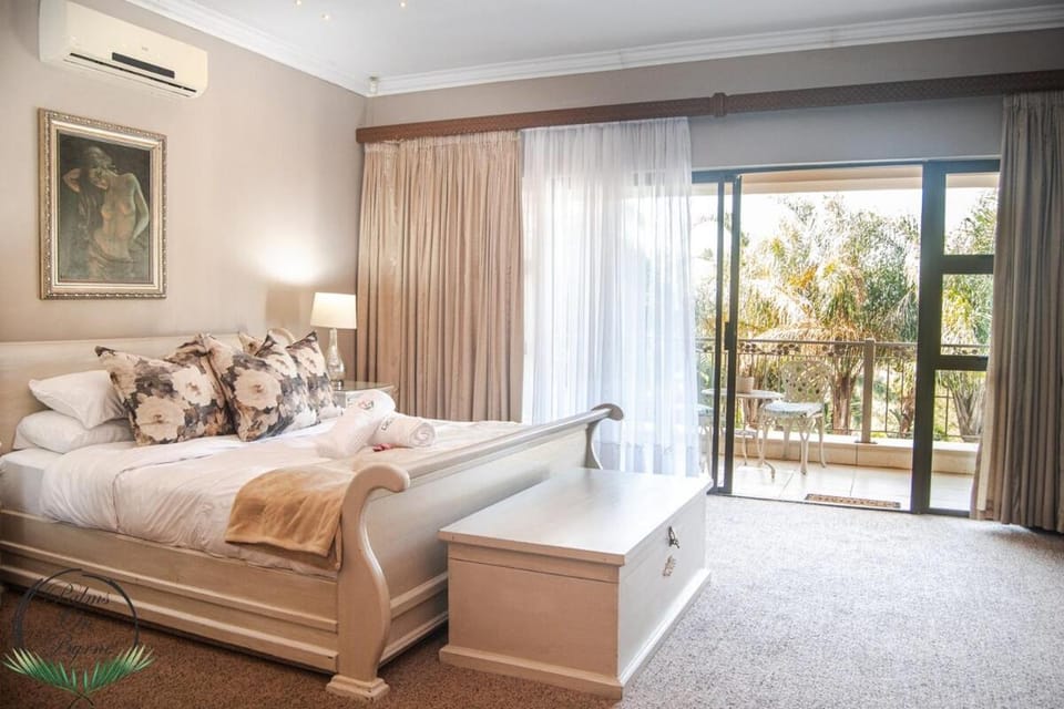 Palms On Byrne 5 Bed 6 bath 10 sleeper Tuscan Villa and Jacuzzi House in Umhlanga
