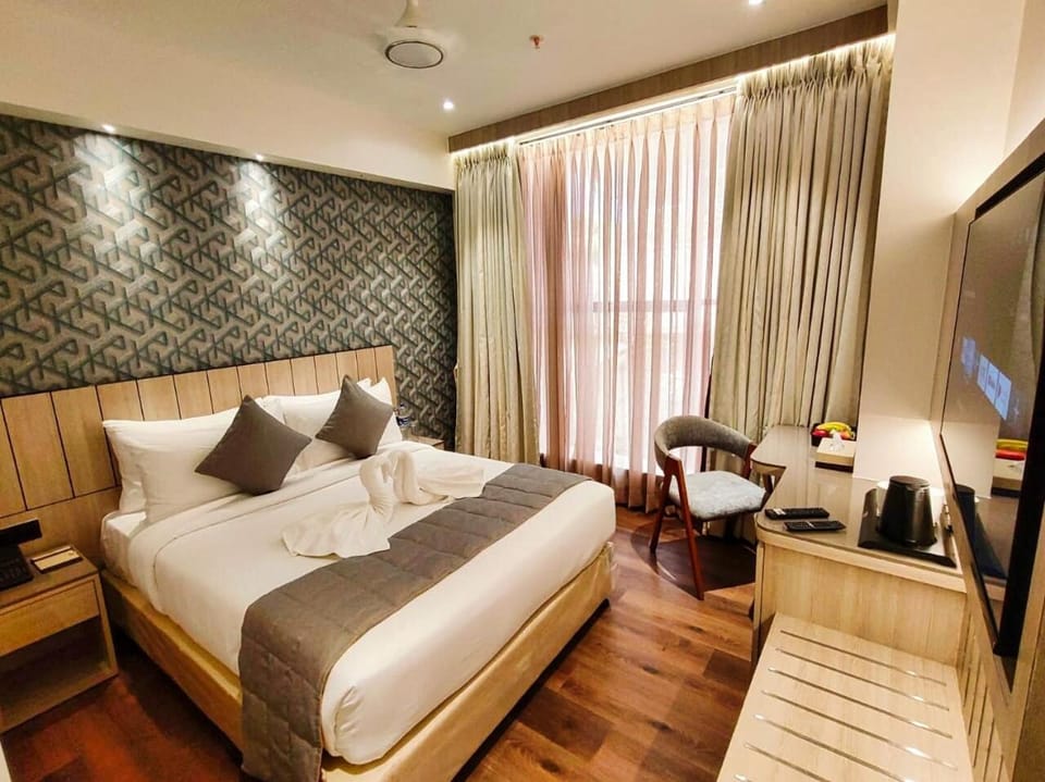 Photo of the whole room, Bedroom