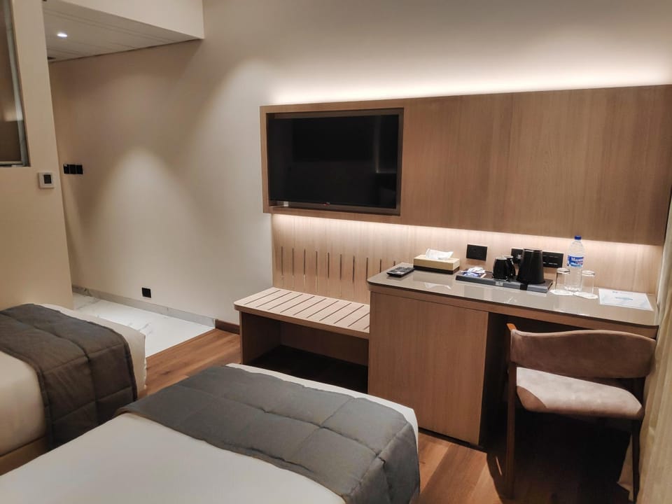 TV and multimedia, Coffee/tea facilities, hair dresser