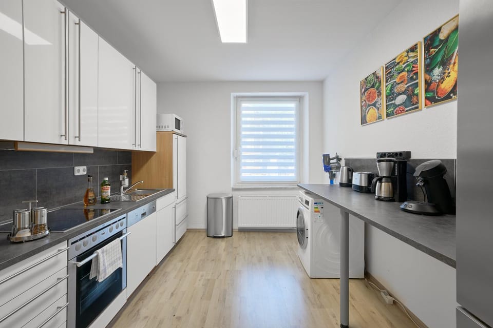 Coffee/tea facilities, Kitchen or kitchenette, dishwasher, oven