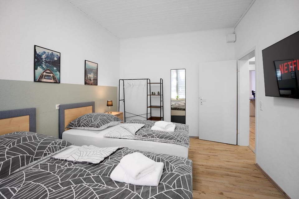 Bed, TV and multimedia, Photo of the whole room, Bedroom, towels