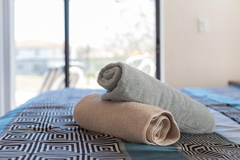 Bed, Bedroom, towels