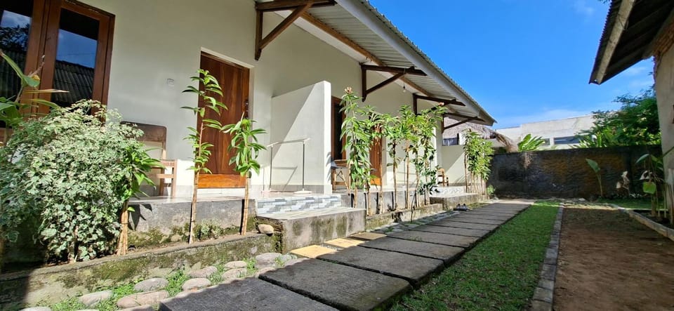 Property building, Day, Balcony/Terrace, Garden view