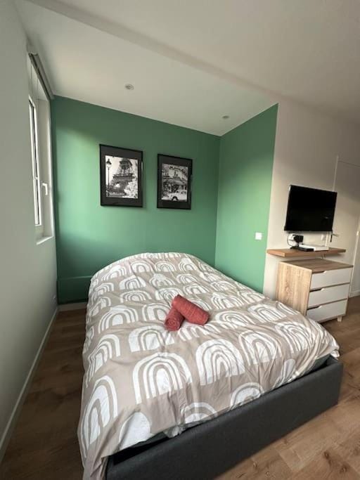 Bed, Photo of the whole room