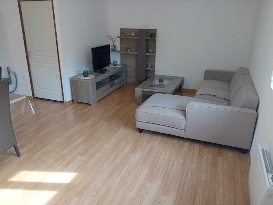 Grand appartement avec terrasse Apartment in Hauts-de-France