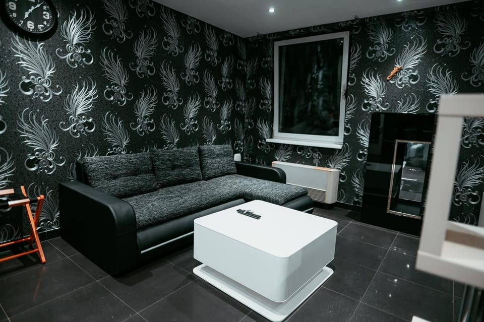 Communal lounge/ TV room, Living room, Seating area