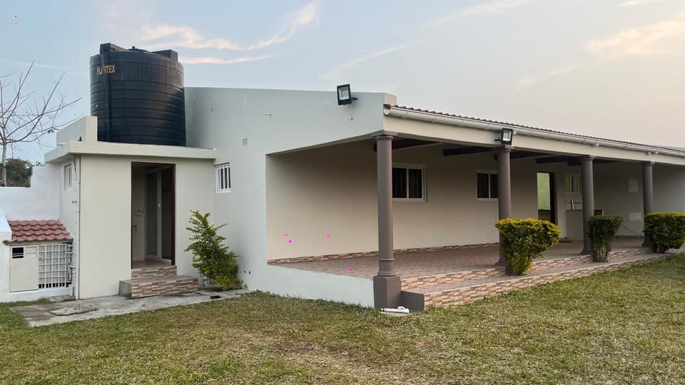 Estadia alegre ao som do mar Apartment in Africa