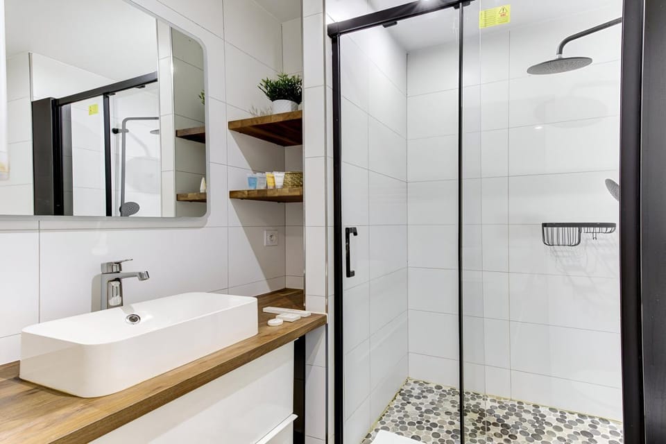 Shower, Bathroom, towels