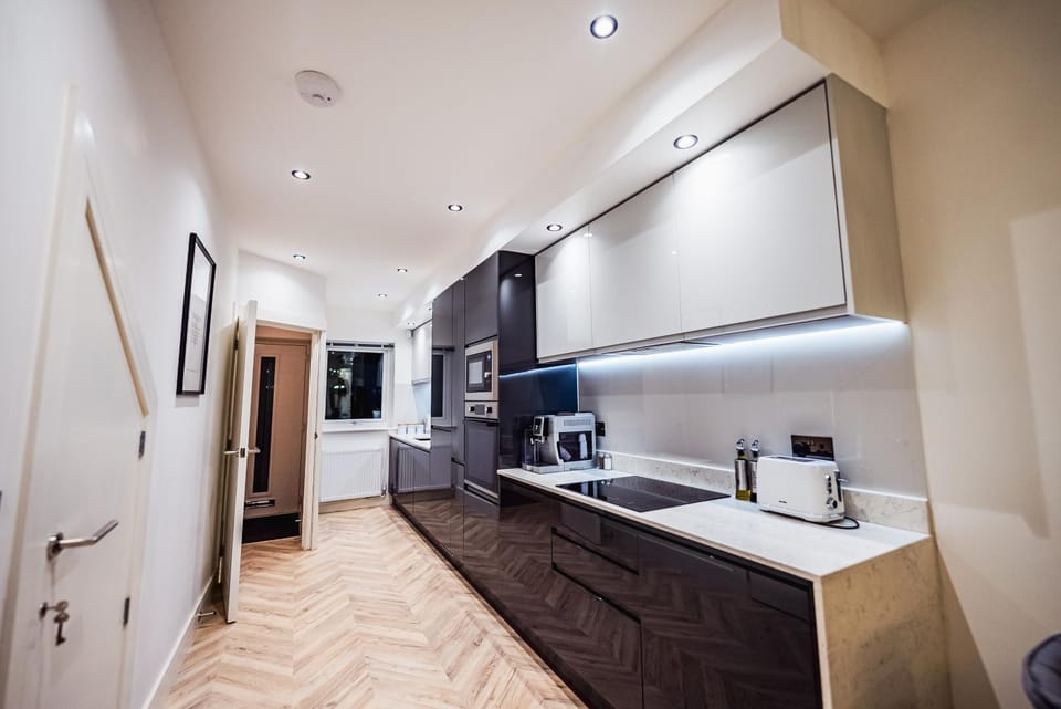 Luxurious 3 Bed Home, Free Parking House in Manchester