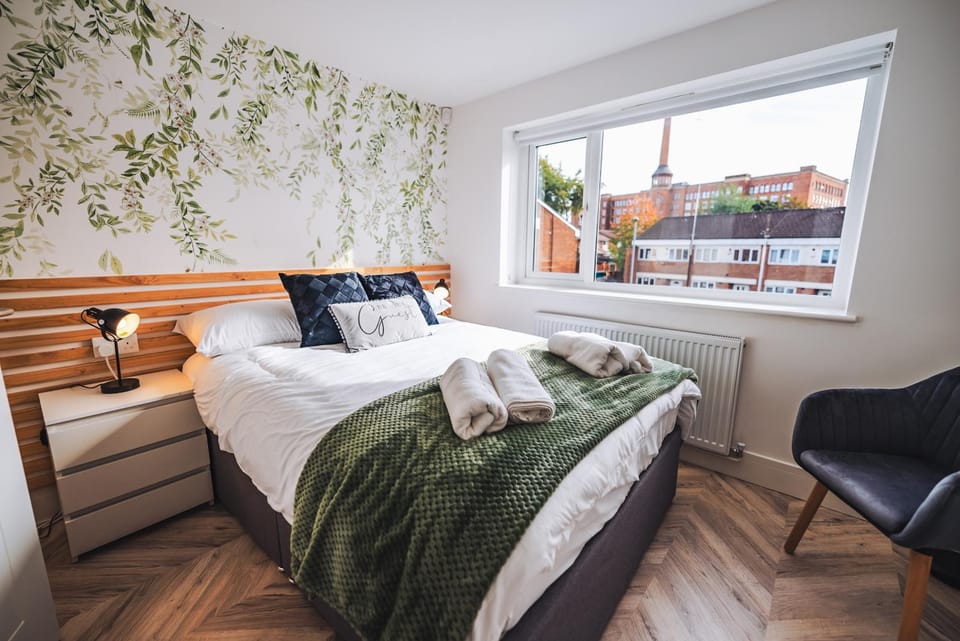 Luxurious 3 Bed Home, Free Parking House in Manchester