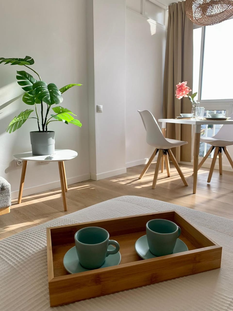 Coffee/tea facilities, Living room, Seating area, Dining area