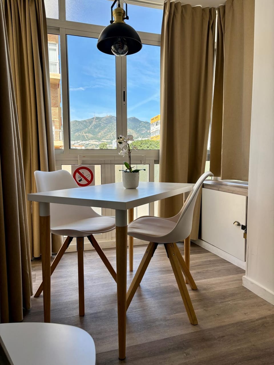 Seating area, Dining area, Mountain view