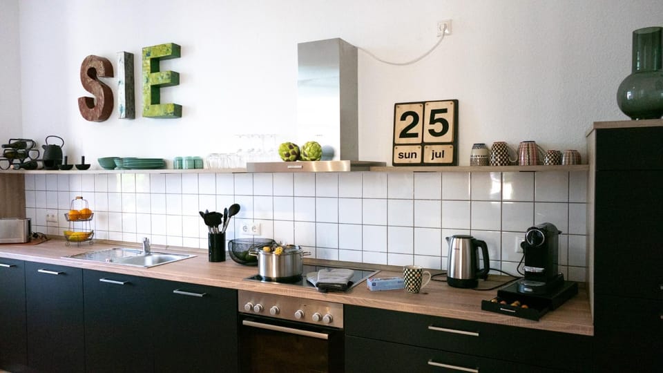 Coffee/tea facilities, Kitchen or kitchenette, minibar, stove, toaster