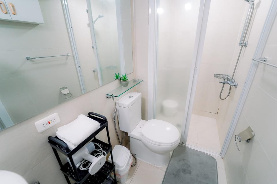 Shower, Toilet, Bathroom, bidet, towels