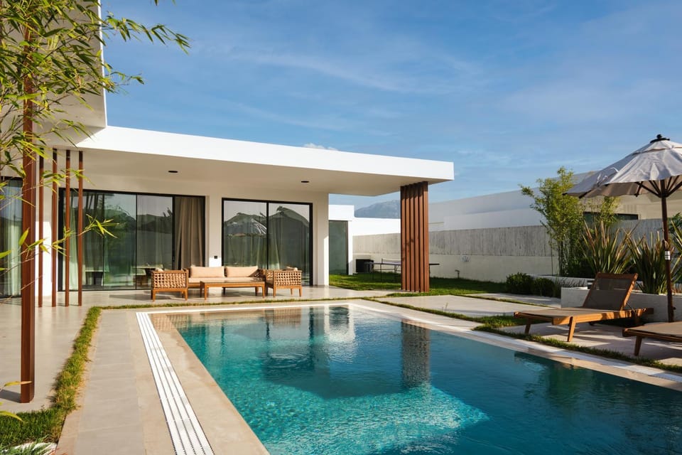 Property building, Patio, Day, Garden, Garden view, Pool view, Swimming pool, Swimming pool, sunbed