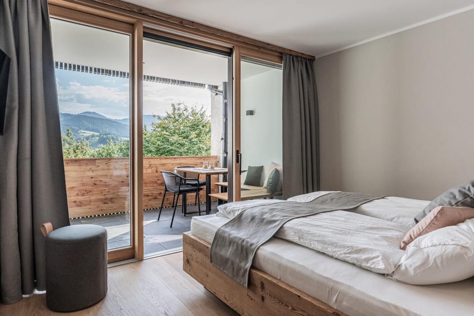 Balcony/Terrace, Photo of the whole room, Bedroom, Mountain view