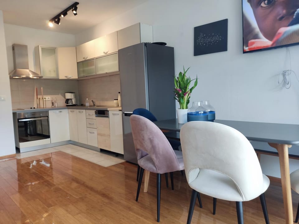 TV and multimedia, Kitchen or kitchenette, Dining area, dishwasher
