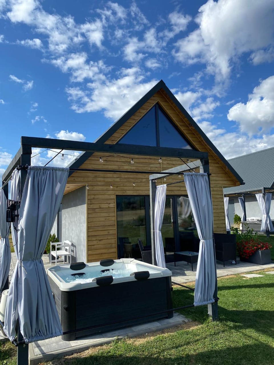 Property building, Hot Tub