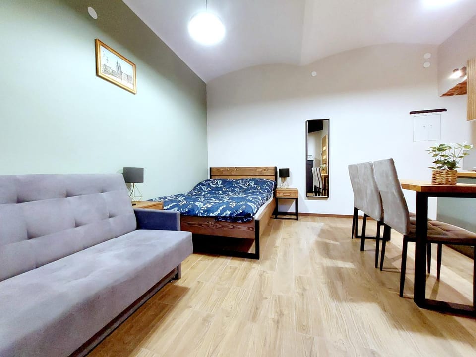 Bed, Seating area, Bedroom