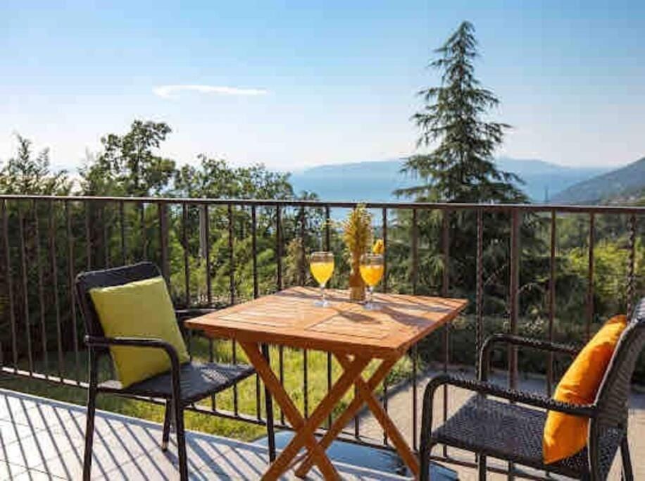 Natural landscape, View (from property/room), Balcony/Terrace, Seating area, Mountain view, Sea view