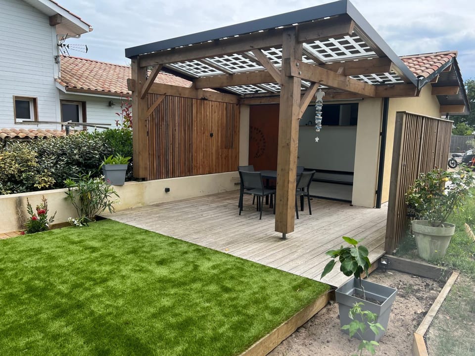 Property building, Patio, Garden