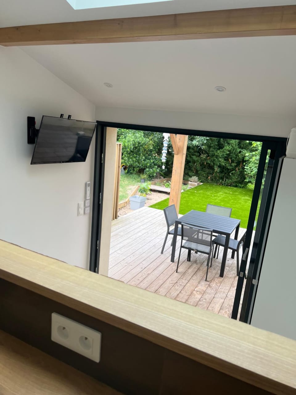 Patio, TV and multimedia, View (from property/room), Dining area