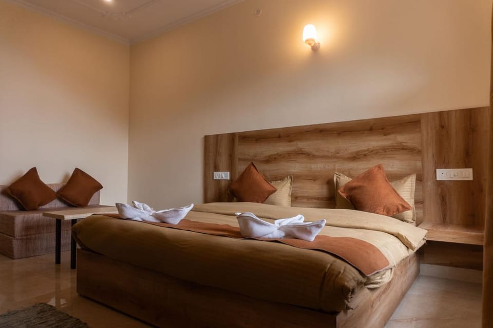 Bed, Seating area, Bedroom, towels
