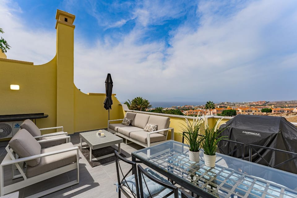Day, Natural landscape, Balcony/Terrace, Balcony/Terrace, Living room, Seating area