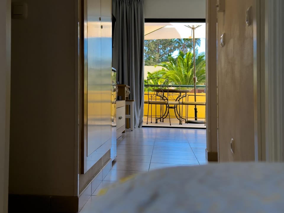 Bed, View (from property/room), Balcony/Terrace, Bedroom