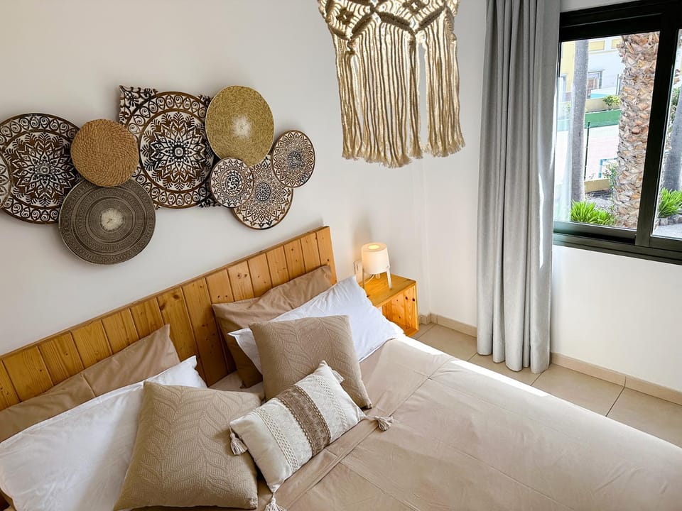 Bed, View (from property/room), Photo of the whole room, Decorative detail, Bedroom
