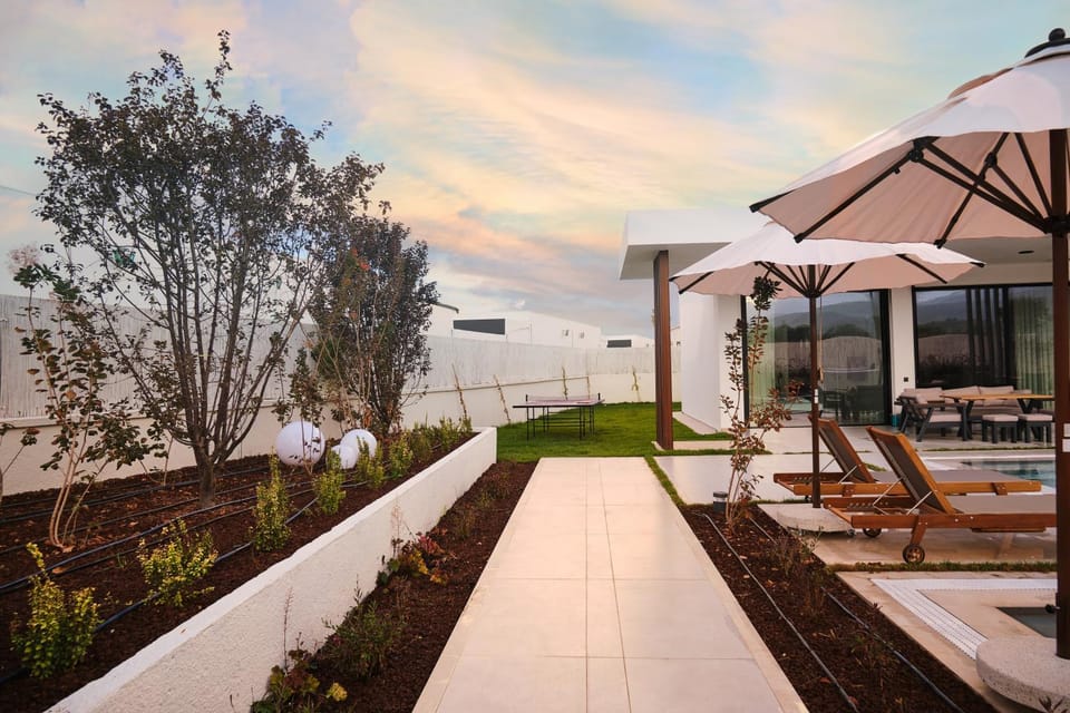 Property building, Garden