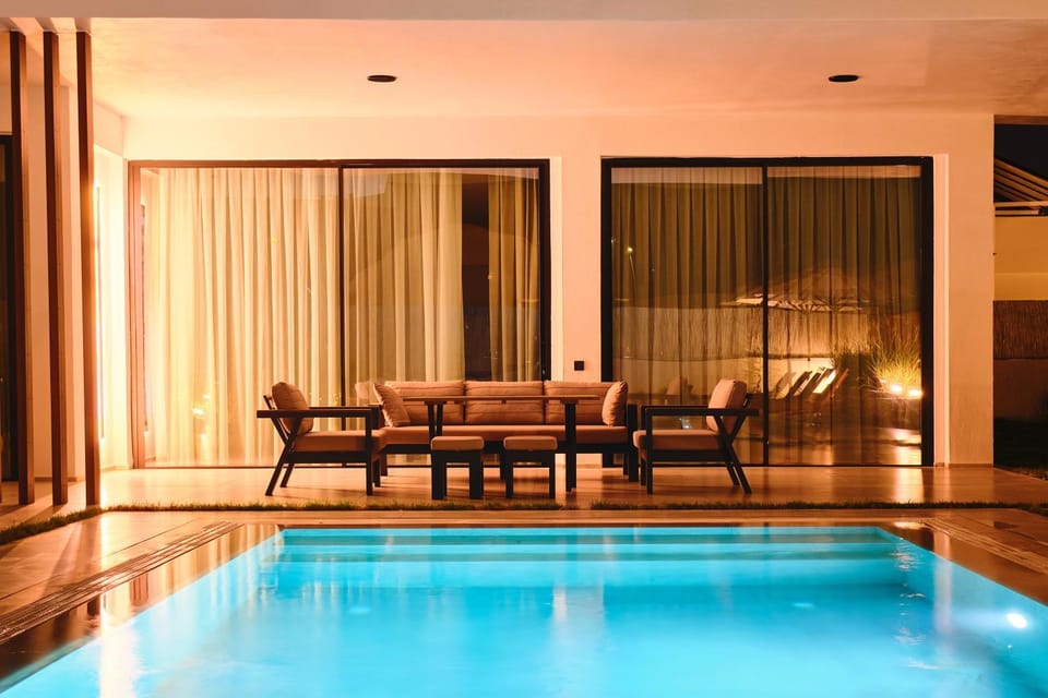 Property building, Swimming pool