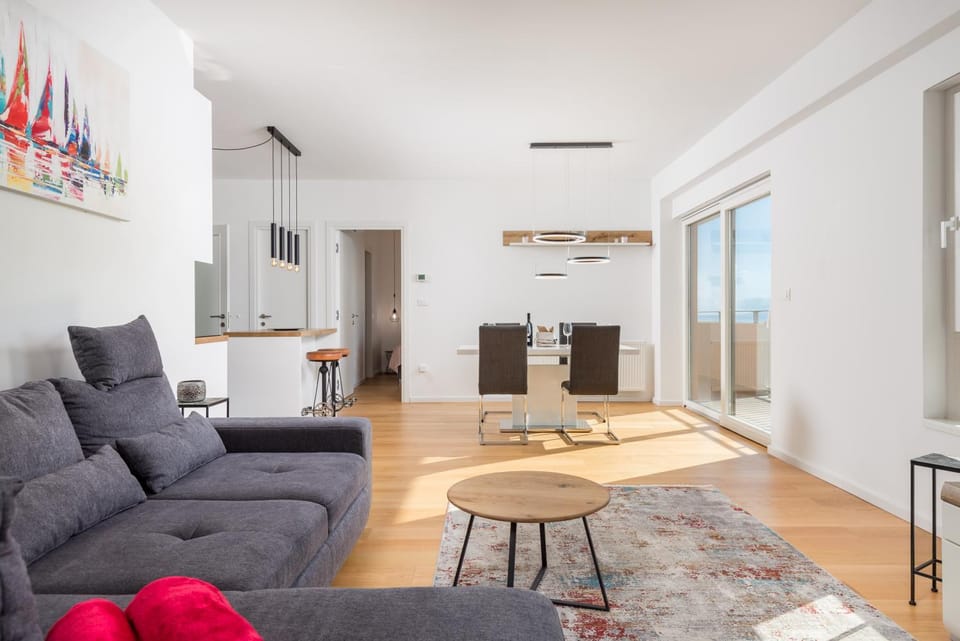 Kitchen or kitchenette, Living room, Seating area, Dining area