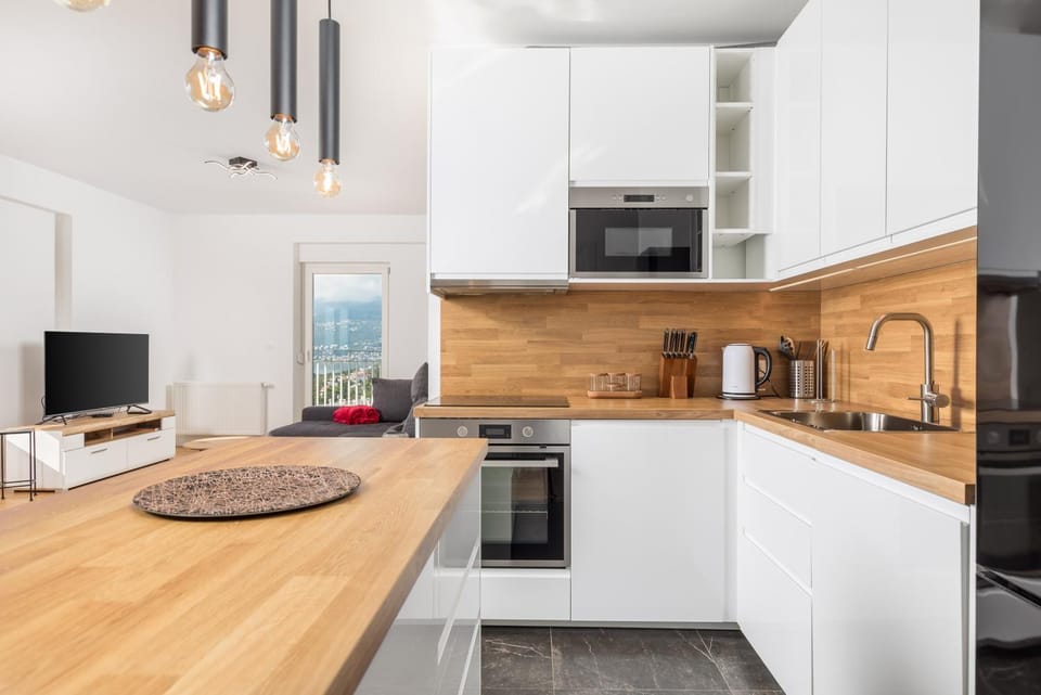 Kitchen or kitchenette, dishwasher, pet friendly, stove