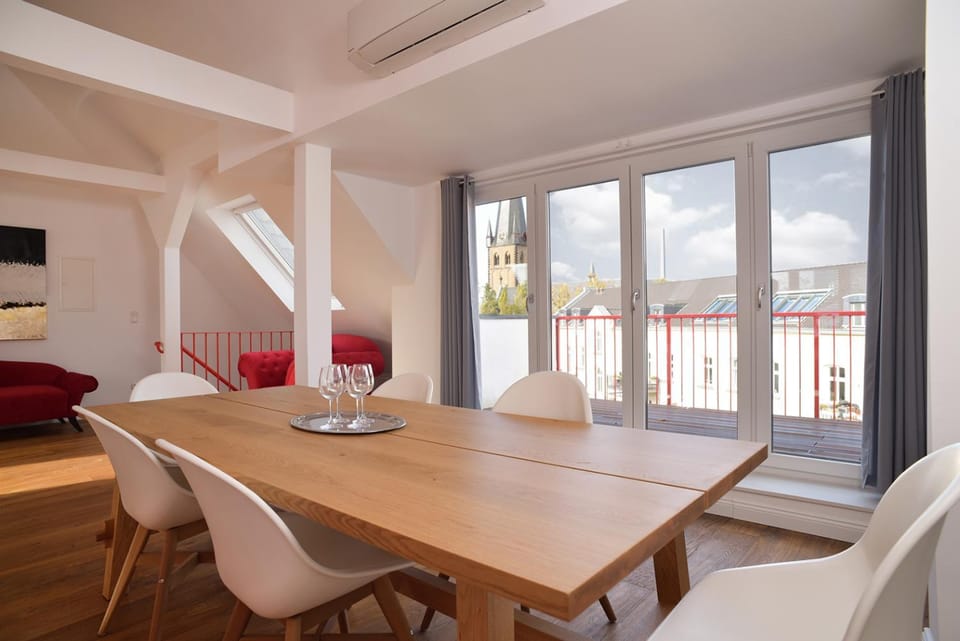 Balcony/Terrace, Living room, Dining area, Landmark view