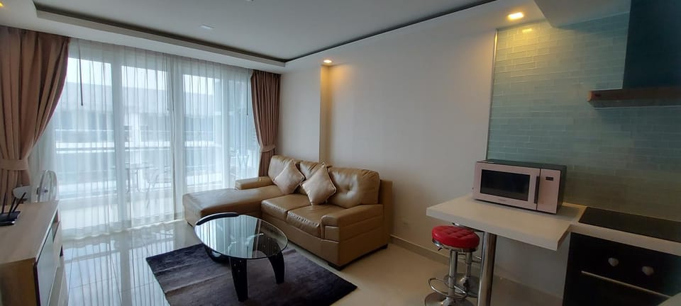 Grand Avenue Pattaya - Luxury Suite - 2 bedroom 2 baths - Pool-view Apartment in Pattaya City