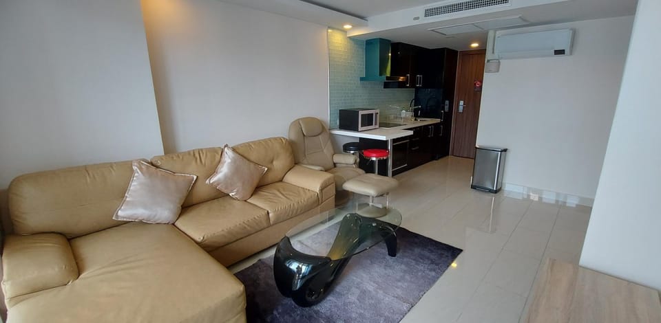 Grand Avenue Pattaya - Luxury Suite - 2 bedroom 2 baths - Pool-view Apartment in Pattaya City