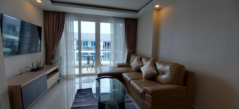 Grand Avenue Pattaya - Luxury Suite - 2 bedroom 2 baths - Pool-view Apartment in Pattaya City