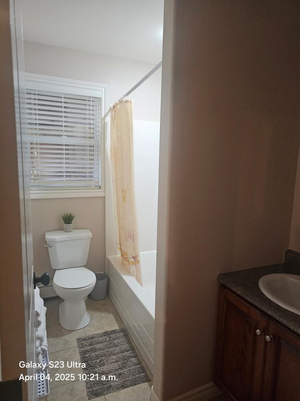 Cozy, Private Basement Suite Apartment in Dartmouth