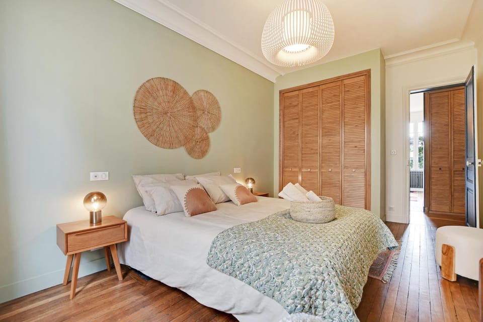 Bed, Photo of the whole room, Bedroom, towels, wardrobe