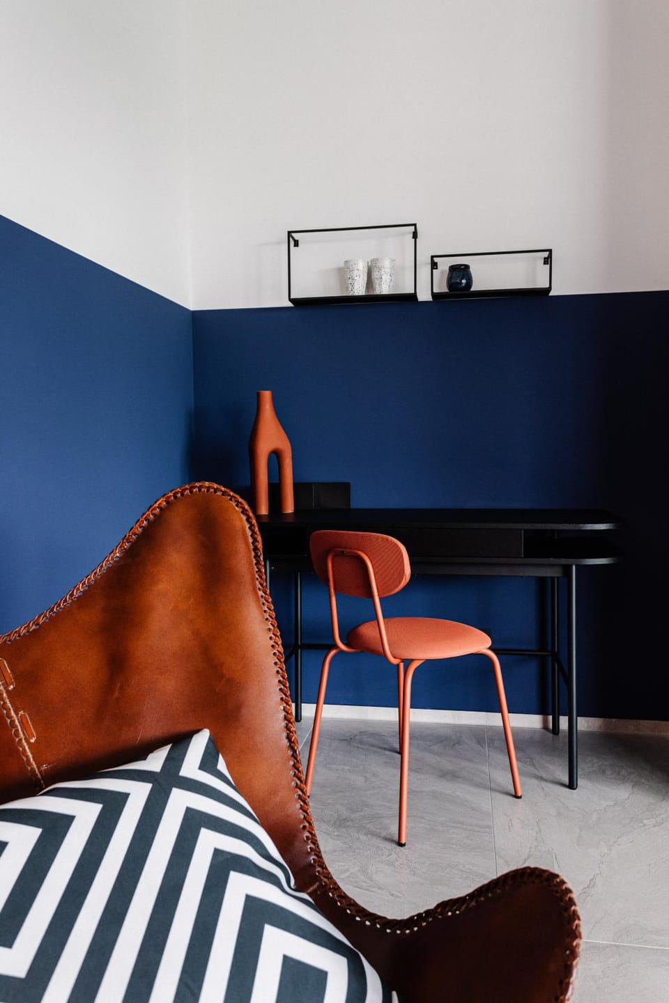 Photo of the whole room, hair dresser