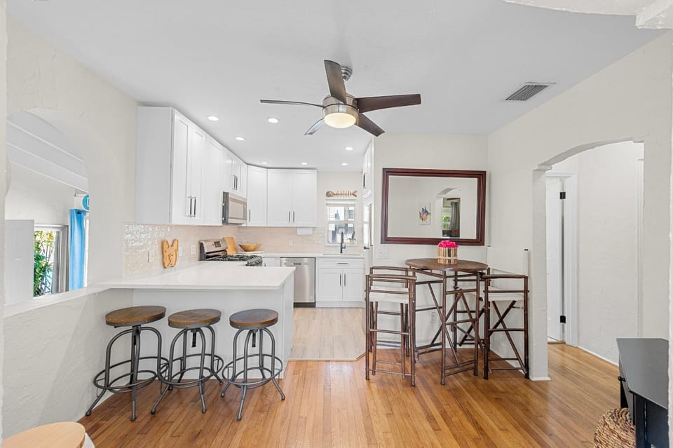 3BR Pool & Guest House in Northwood House in West Palm Beach